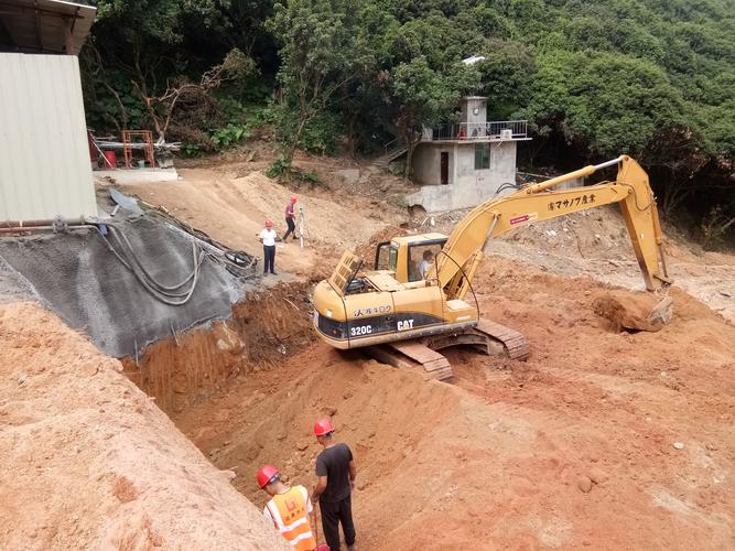 深华快速路—福龙路立交工程(一期)项目2020年10月17日施工简报