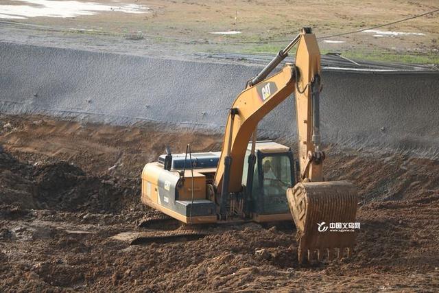 项目现场挥汗如雨 义乌双江湖首期集聚区块建设“蹄疾步稳”